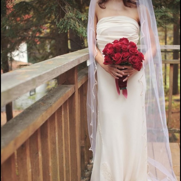 Lowon Pope bespoke wedding dress - Picture 1 of 5